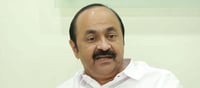മുഖ്യമന്ത്രിയുടെയും മന്ത്രിമാരുടെയും ആഢംബരയാത്ര സാധാരണക്കാരൻ്റെ നെഞ്ചിൽ ചവിട്ടി; നവകേരള സദസിനെതിരെ പ്രതിപക്ഷ നേതാവ് വിടി സതീശൻ!